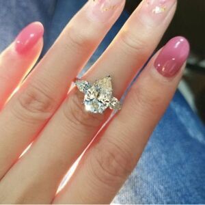 🔅🆕🔅 Statement Chic Tear Water -Drop Simulated Diamond Ring🔅